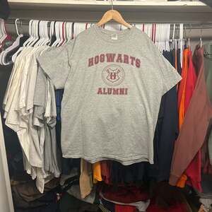 Harry Potter Hogwarts Alumni Graphic T-Shirt - Gray with Maroon Text